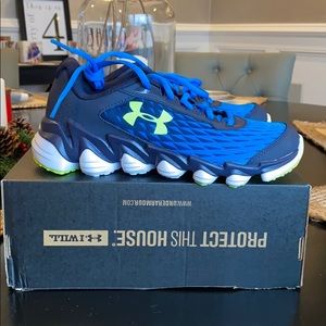 NWOT Boys Under Armour Sneakers.